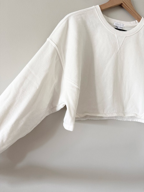 Beyond Yoga LuxeFleece Cropped Crewneck Sweatshirt in Cream Size M - Picture 3 of 6